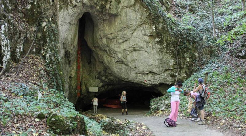 Peștera Ceremošnja