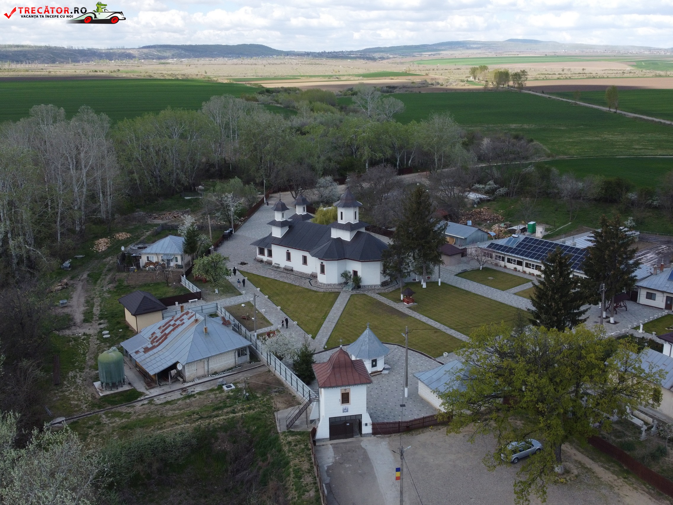 Mănăstirea Sfânta Treime – Podul Bulgarului – Obiective turistice de văzut și vizitat