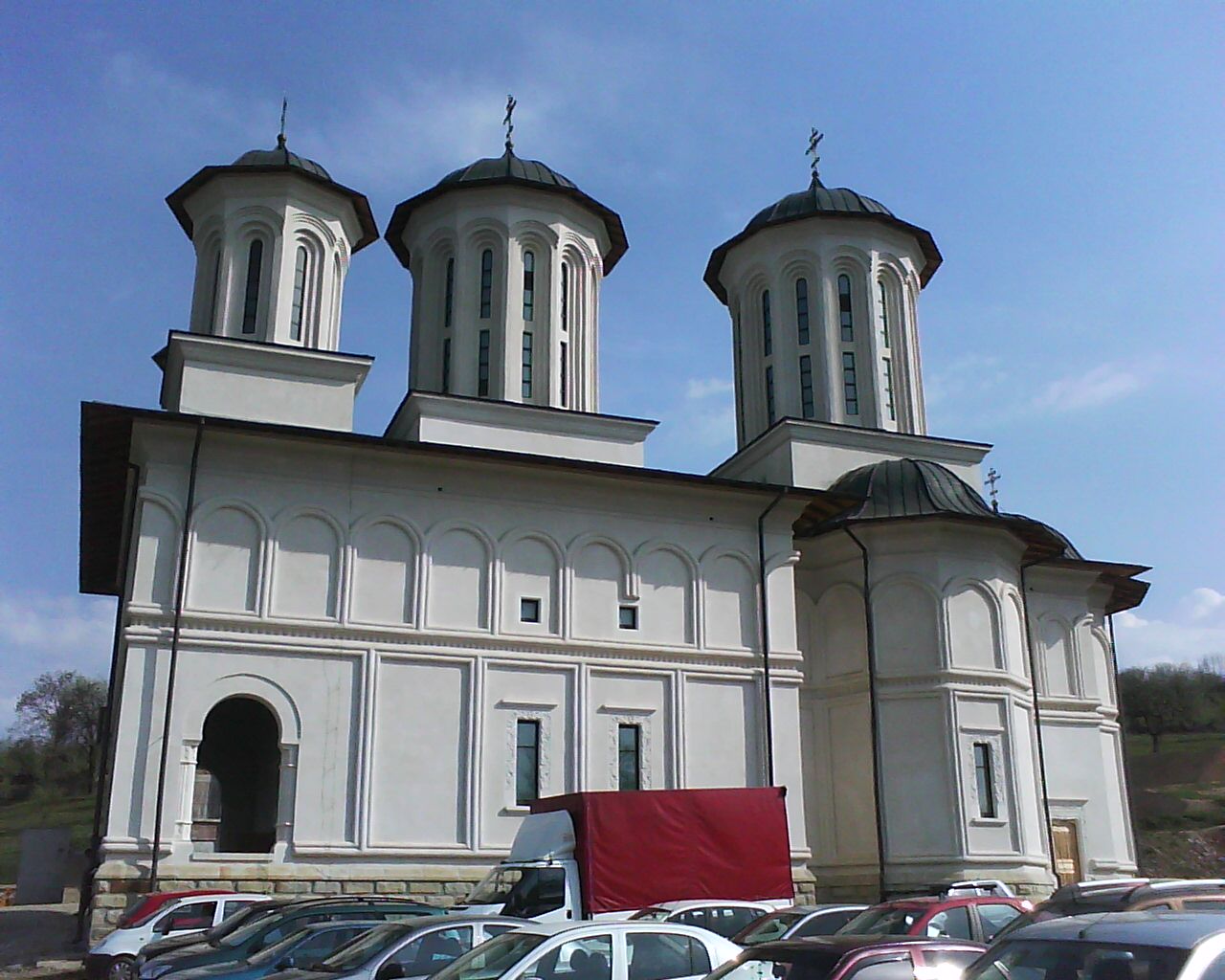 Manastirea Salva Trecator prin lume