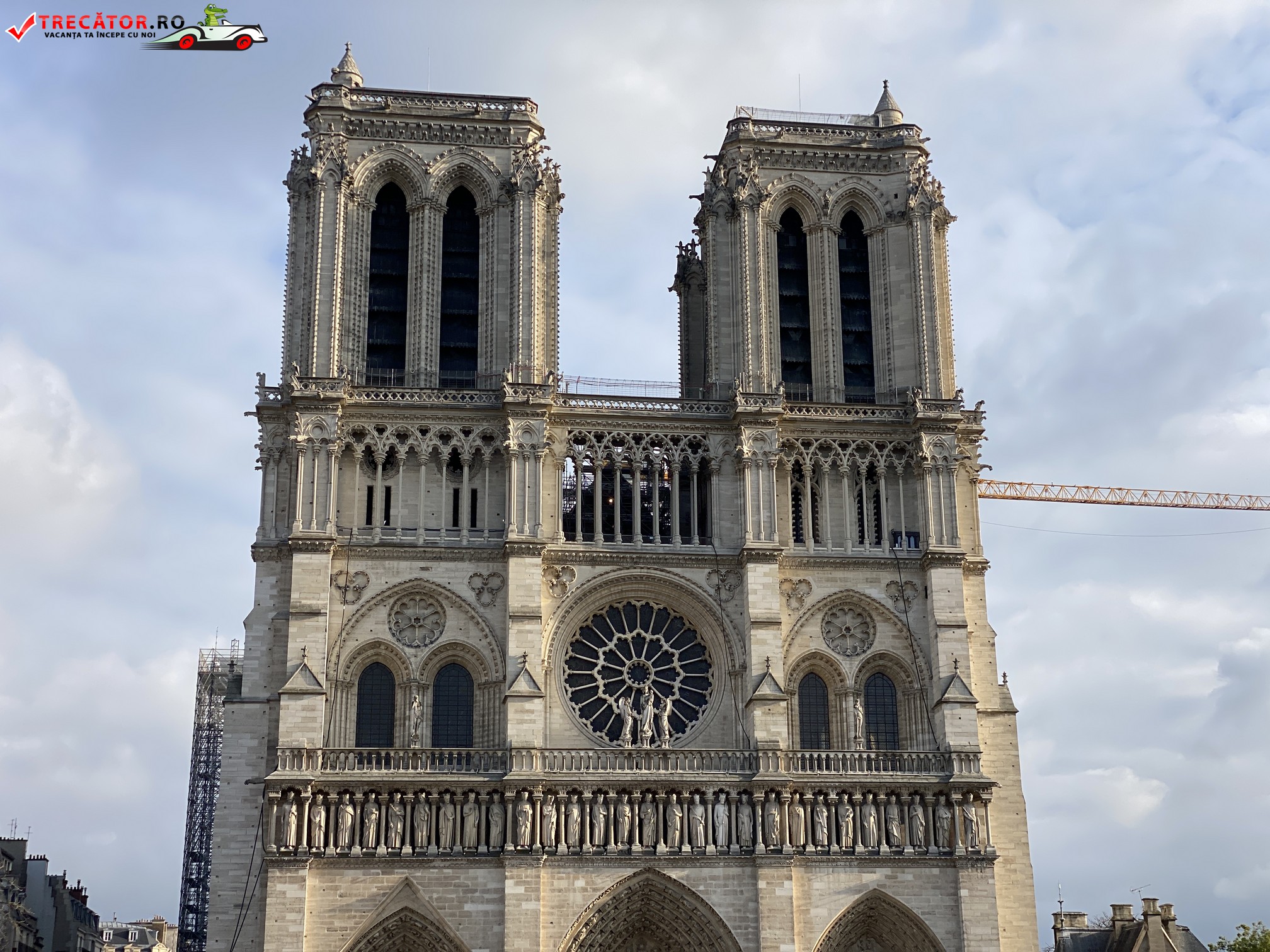 sacred mute vase Catedrala Notre-Dame din Paris | Obiective turistice de văzut și vizitat